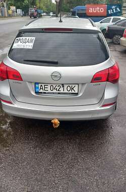 Універсал Opel Astra 2012 в Дніпрі