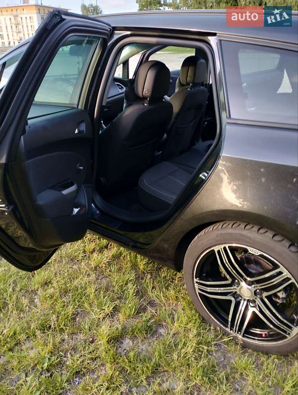 Универсал Opel Astra 2012 в Днепре