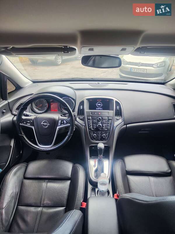 Универсал Opel Astra 2011 в Киеве