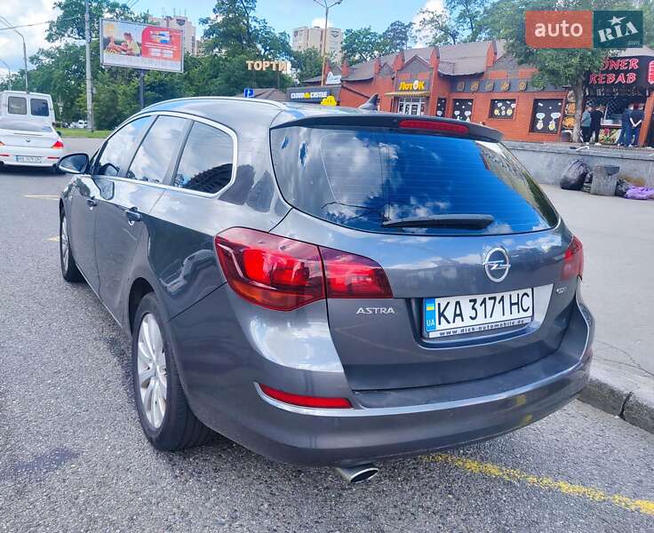Универсал Opel Astra 2011 в Киеве