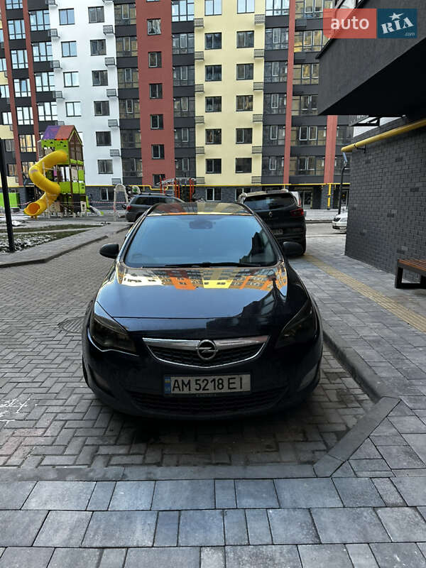 Opel Astra 2011