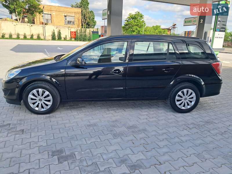 Универсал Opel Astra 2008 в Могилев-Подольске