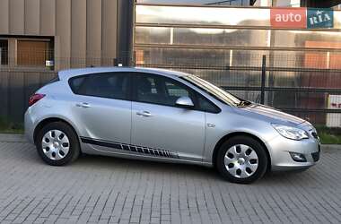 Хэтчбек Opel Astra 2011 в Львове