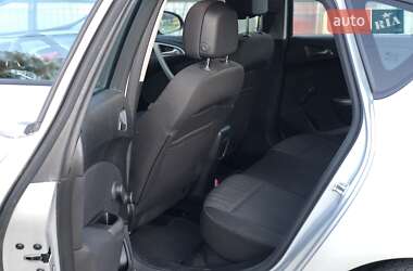 Хэтчбек Opel Astra 2011 в 