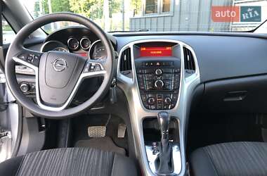 Хэтчбек Opel Astra 2011 в 