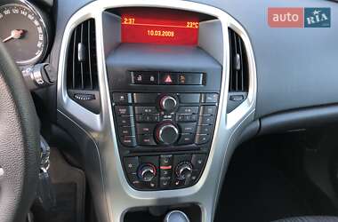 Хэтчбек Opel Astra 2011 в 