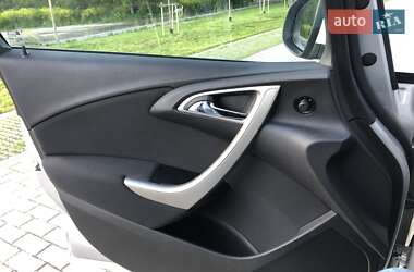 Хэтчбек Opel Astra 2011 в 