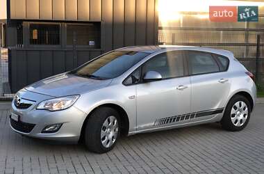Хэтчбек Opel Astra 2011 в 