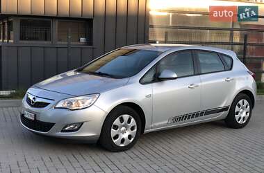Хэтчбек Opel Astra 2011 в 