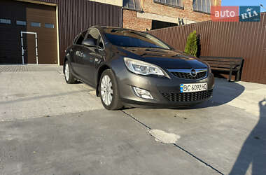 Хэтчбек Opel Astra 2010 в 