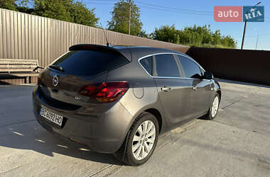 Хэтчбек Opel Astra 2010 в 