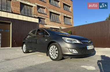Хэтчбек Opel Astra 2010 в 