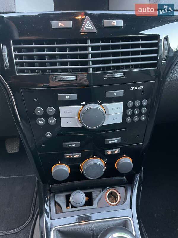 Универсал Opel Astra 2010 в Ровно