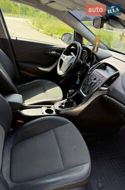 Хэтчбек Opel Astra 2011 в 