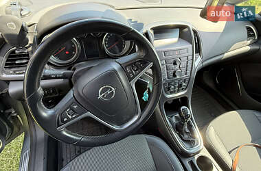 Хэтчбек Opel Astra 2011 в 
