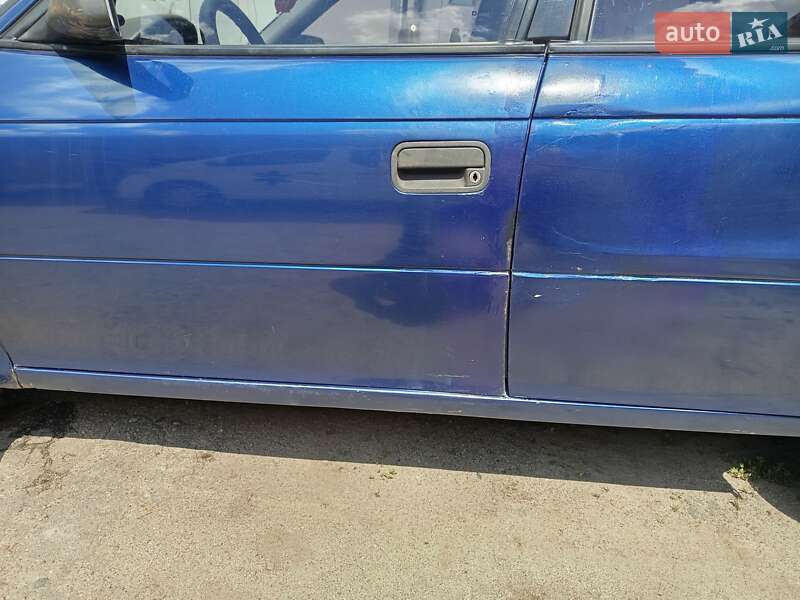 Хетчбек Opel Astra 1993 в Краснограді