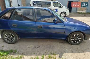 Хэтчбек Opel Astra 1993 в 