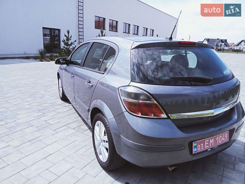 Хэтчбек Opel Astra 2007 в Луцке