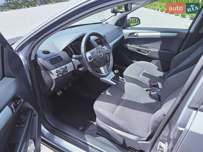 Хэтчбек Opel Astra 2007 в Луцке