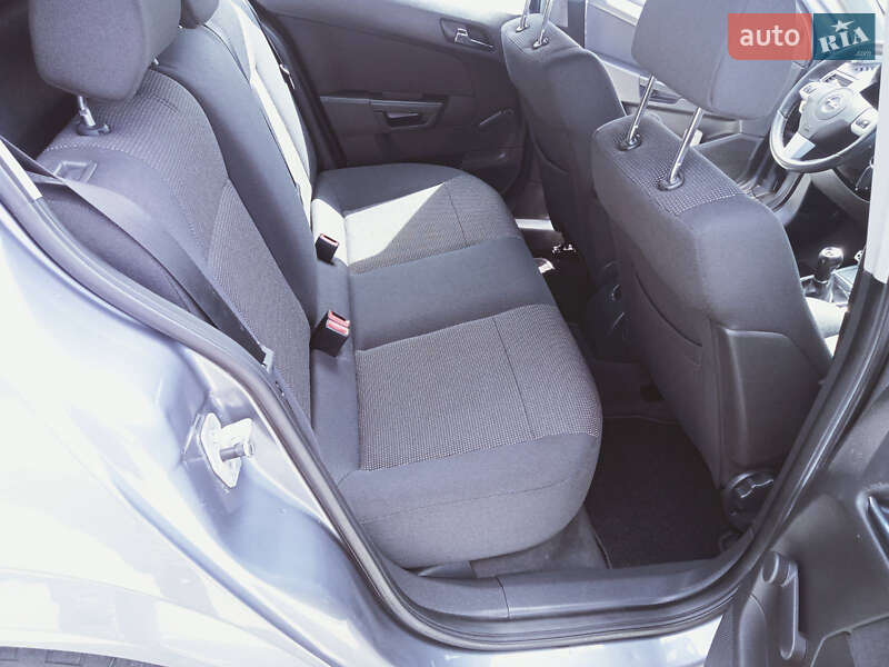 Хэтчбек Opel Astra 2007 в Луцке