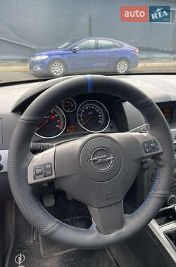 Хэтчбек Opel Astra 2005 в 