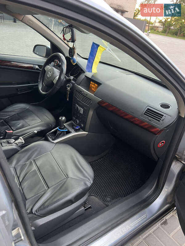 Універсал Opel Astra 2004 в Дніпрі