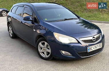 Универсал Opel Astra 2011 в Новояворовске