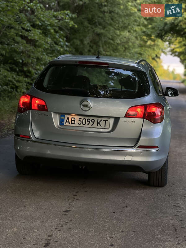Универсал Opel Astra 2013 в Баре