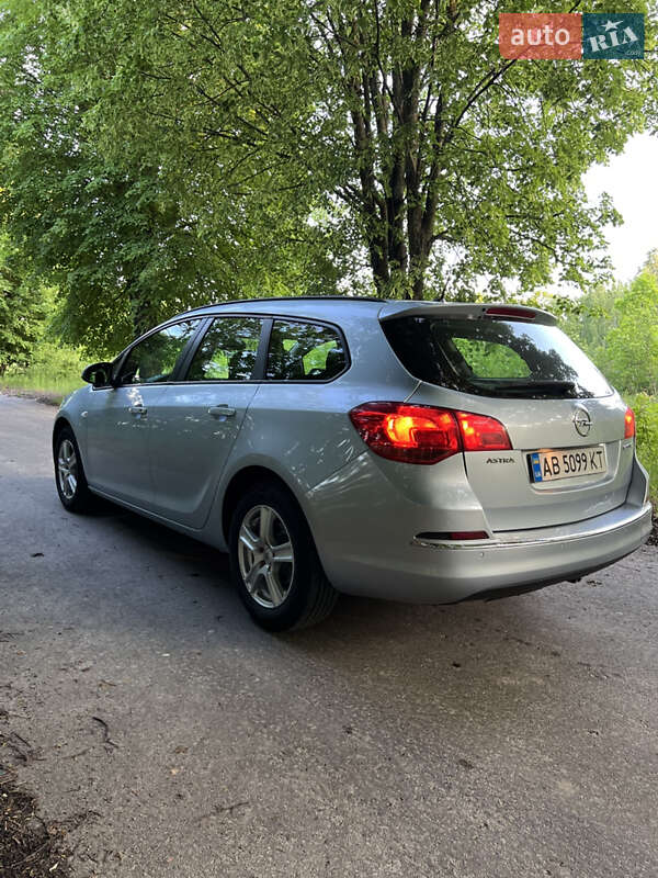 Универсал Opel Astra 2013 в Баре