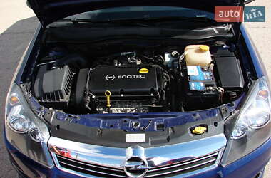 Универсал Opel Astra 2012 в 