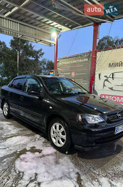 Седан Opel Astra 2006 в Новых Санжарах