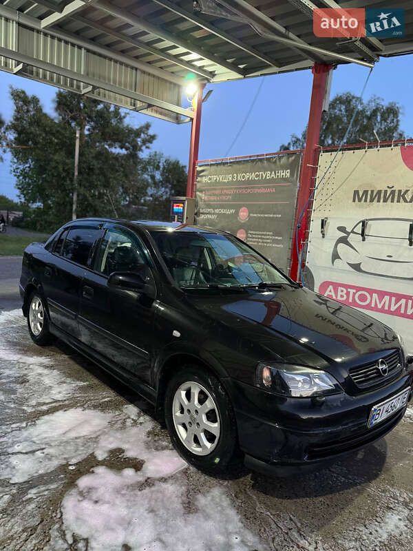 Седан Opel Astra 2006 в Новых Санжарах