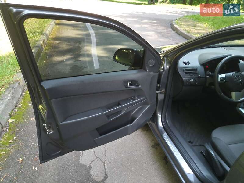 Седан Opel Astra 2011 в Трускавце