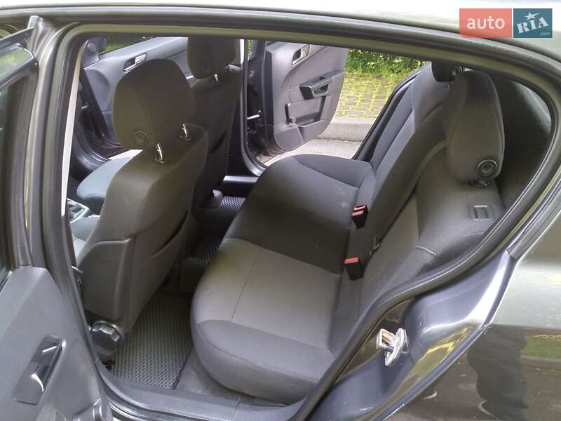Седан Opel Astra 2011 в Трускавце
