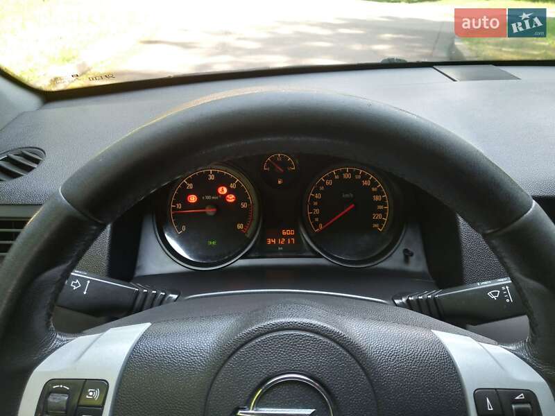 Седан Opel Astra 2011 в Трускавце