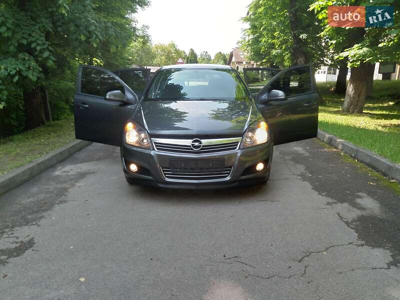 Седан Opel Astra 2011 в Трускавце