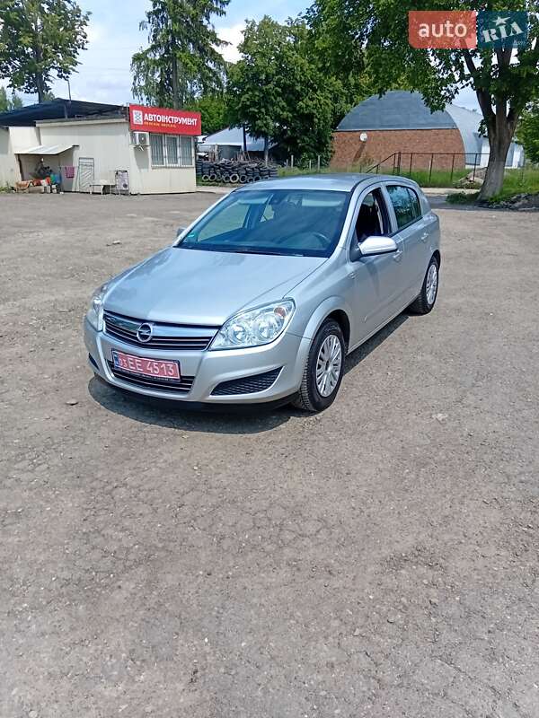 Хэтчбек Opel Astra 2008 в 