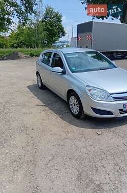 Хэтчбек Opel Astra 2008 в 