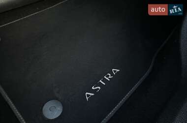 Хэтчбек Opel Astra 2014 в 