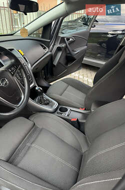 Универсал Opel Astra 2013 в 