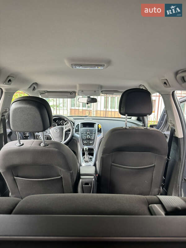 Універсал Opel Astra 2013 в Хмельницькому