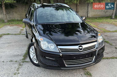 Универсал Opel Astra 2010 в 