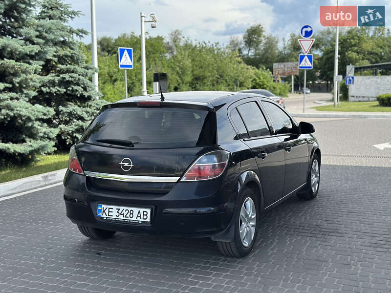 Хетчбек Opel Astra 2011 в Дніпрі