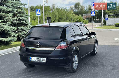 Хэтчбек Opel Astra 2011 в 