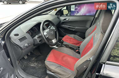 Хэтчбек Opel Astra 2011 в 