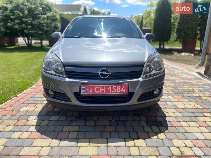 Хэтчбек Opel Astra 2005 в Тысменице