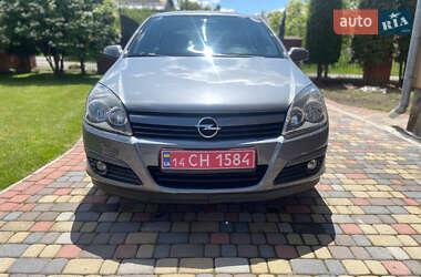 Хэтчбек Opel Astra 2005 в 