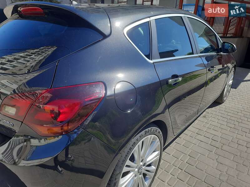 Хэтчбек Opel Astra 2013 в Львове