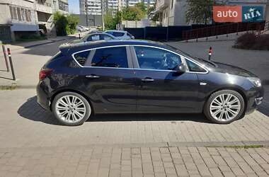 Хэтчбек Opel Astra 2013 в 