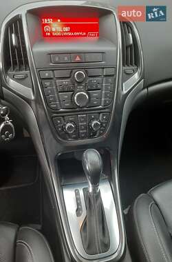 Хэтчбек Opel Astra 2013 в 